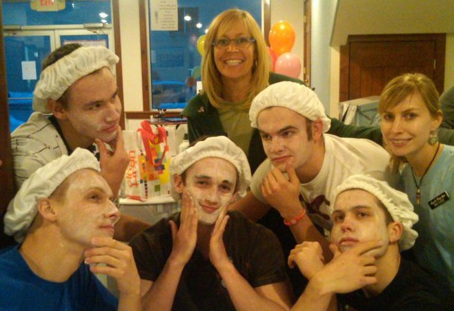 189696_10150110175376234_4676835_n